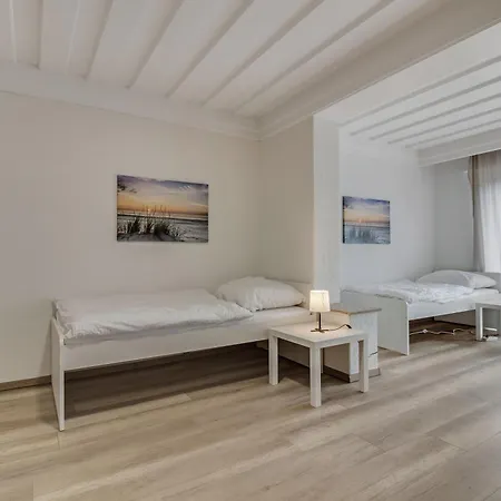 Mit Balkon In *