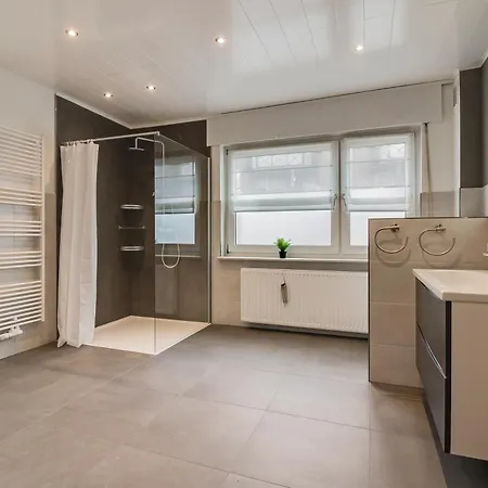 Mit Balkon In * Luenen