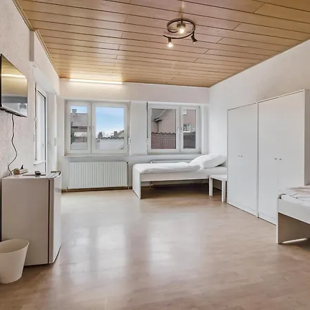 Mit Balkon In Apartment