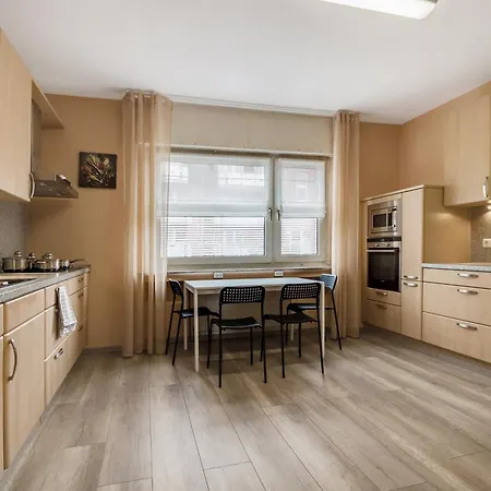 Apartment Mit Balkon In