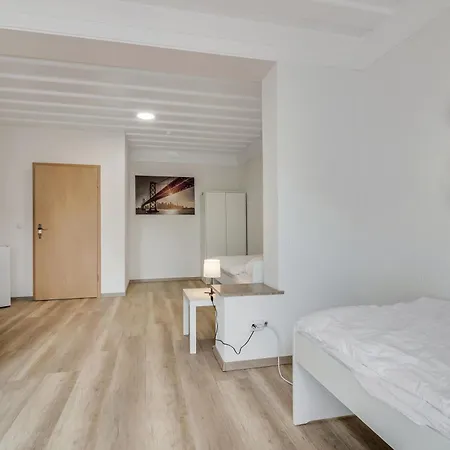 Mit Balkon In Apartment *